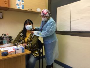 Tens atendiendo a paciente post Covid