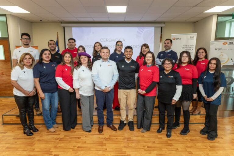 Estudiantes de Sede Viña del Mar son reconocidos por su compromiso y aporte a la comunidad universitaria