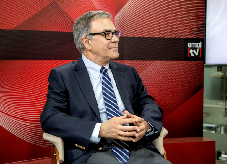 Vicerrector Académico de UDLA destaca en entrevista con EmolTV el compromiso con la educación de calidad a través del Programa de Innovación Curricular