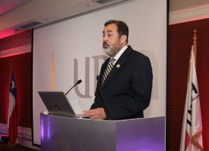 Claudio Apablaza inaugurando evento