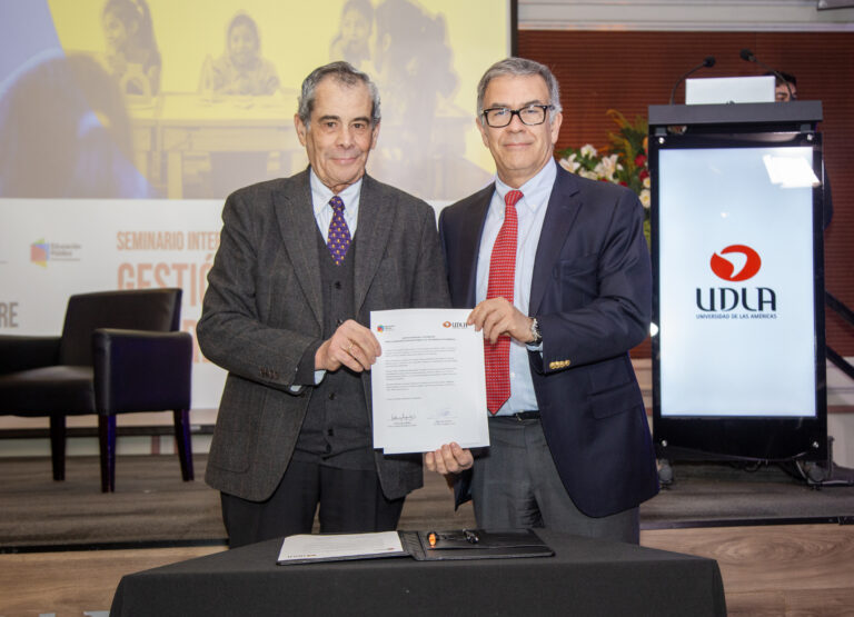Autoridades y expertos internacionales analizan la educación pública chilena en seminario de UDLA.