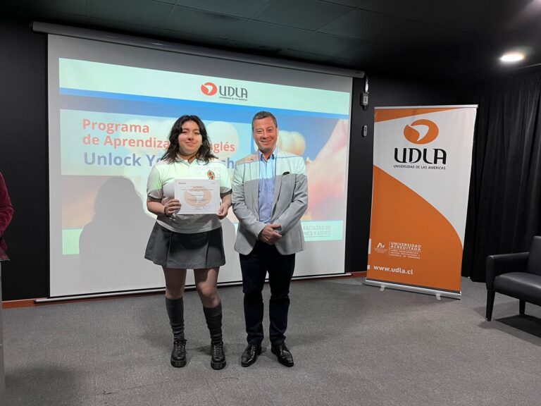 Programa para estudiantes de Enseñanza Media realizado por el Instituto de Inglés celebra la primera ceremonia presencial de entrega de certificados