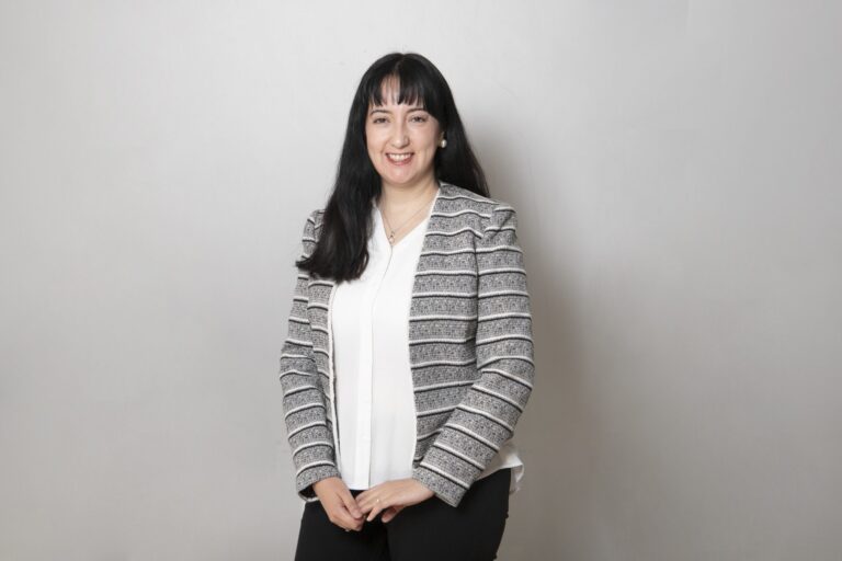 Andrea Gartenlaub, investigadora UDLA: “La desafección política se da porque las condiciones que esperaban las personas para su vida no responden a sus expectativas”