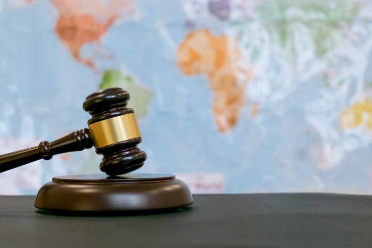 Director Nacional de Clínicas Jurídicas de UDLA conversa con estudiantes sobre cómo actuar jurídicamente ante hechos delictuales