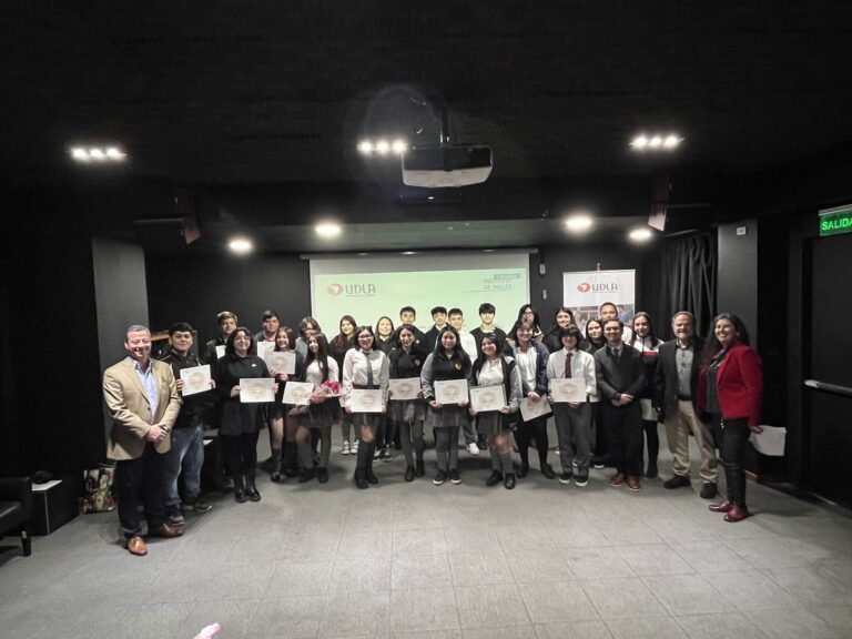 Estudiantes de enseñanza media son parte de la segunda versión de “Unlock your English” liderado por el Instituto de Inglés de UDLA
