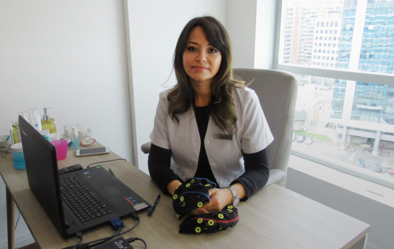 Egresada de la Escuela de Psicología ofrece atenciones gratuitas a profesionales que trabajan en la “primera línea” del COVID-19