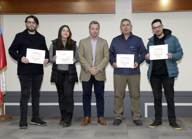 Programa de Idiomas de UDLA otorga certificados a estudiantes y egresados tras finalizar la primera edición de cursos de chino, japonés y portugués