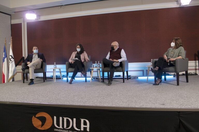 Investigador de UDLA Hugo Harvey presenta libro sobre rol de Chile en la intervención de Estados Unidos en República Dominicana